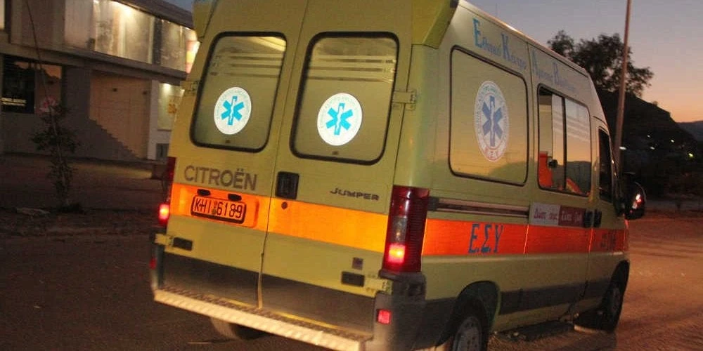 Σοβαρό τροχαίο με δύο τραυματίες στη λεωφόρο Αθηνών στο ύψος του Χαϊδαρίου (βίντεο)